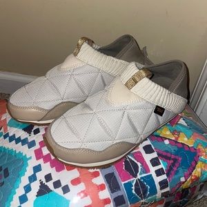 TEVA reEMBER cream and white versatile women’s slipper/moccasin worn once